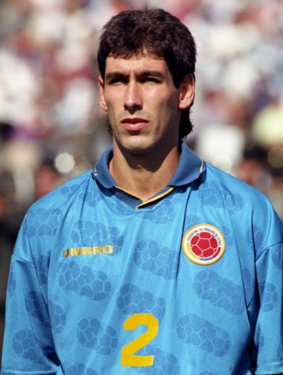 南非国脚亚当斯上吊自杀同样是美国世界杯，1994年美国世界杯，哥伦比亚球员埃斯科