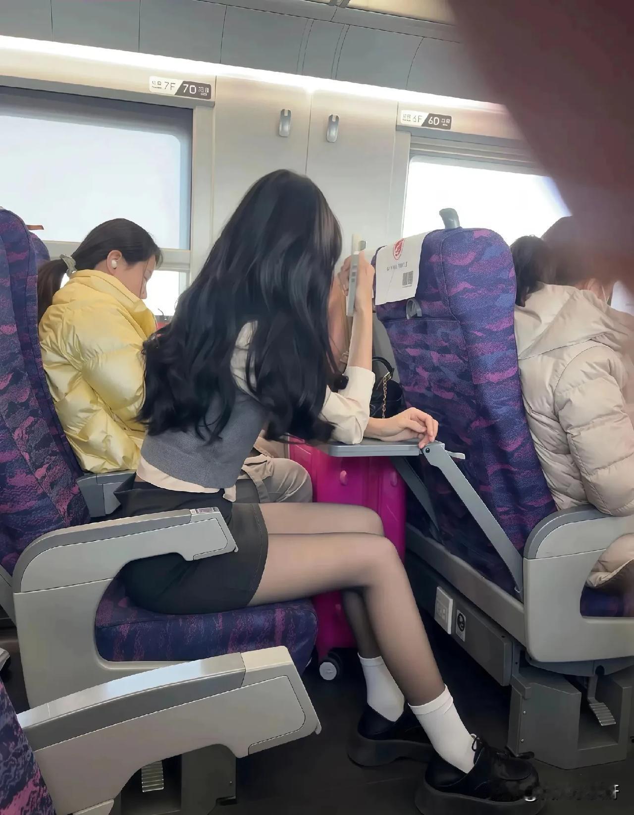 怎么样才能要到她的联系方式？