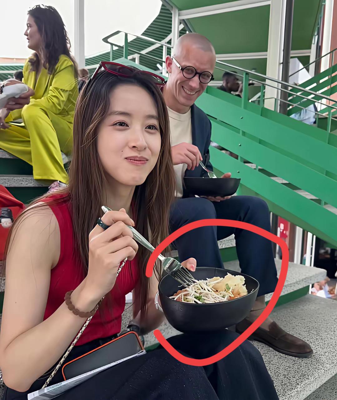 章泽天吃的是什么面，这么开心