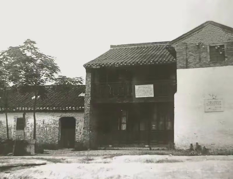 1949年4月23日，人民解放军华东军区海军在江苏泰州白马庙正式成立，人民海军从