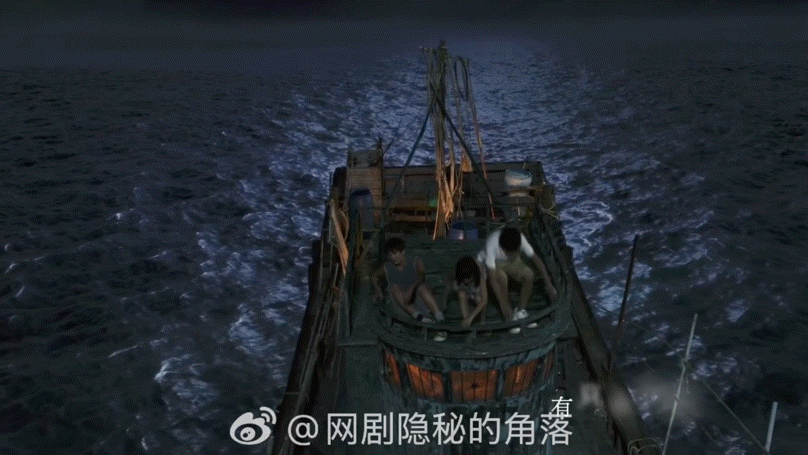 迷雾剧场前有小白船后有小白裙昨夜将至 孙海涛的变态仪式感藏在裙摆里，像《隐秘的角