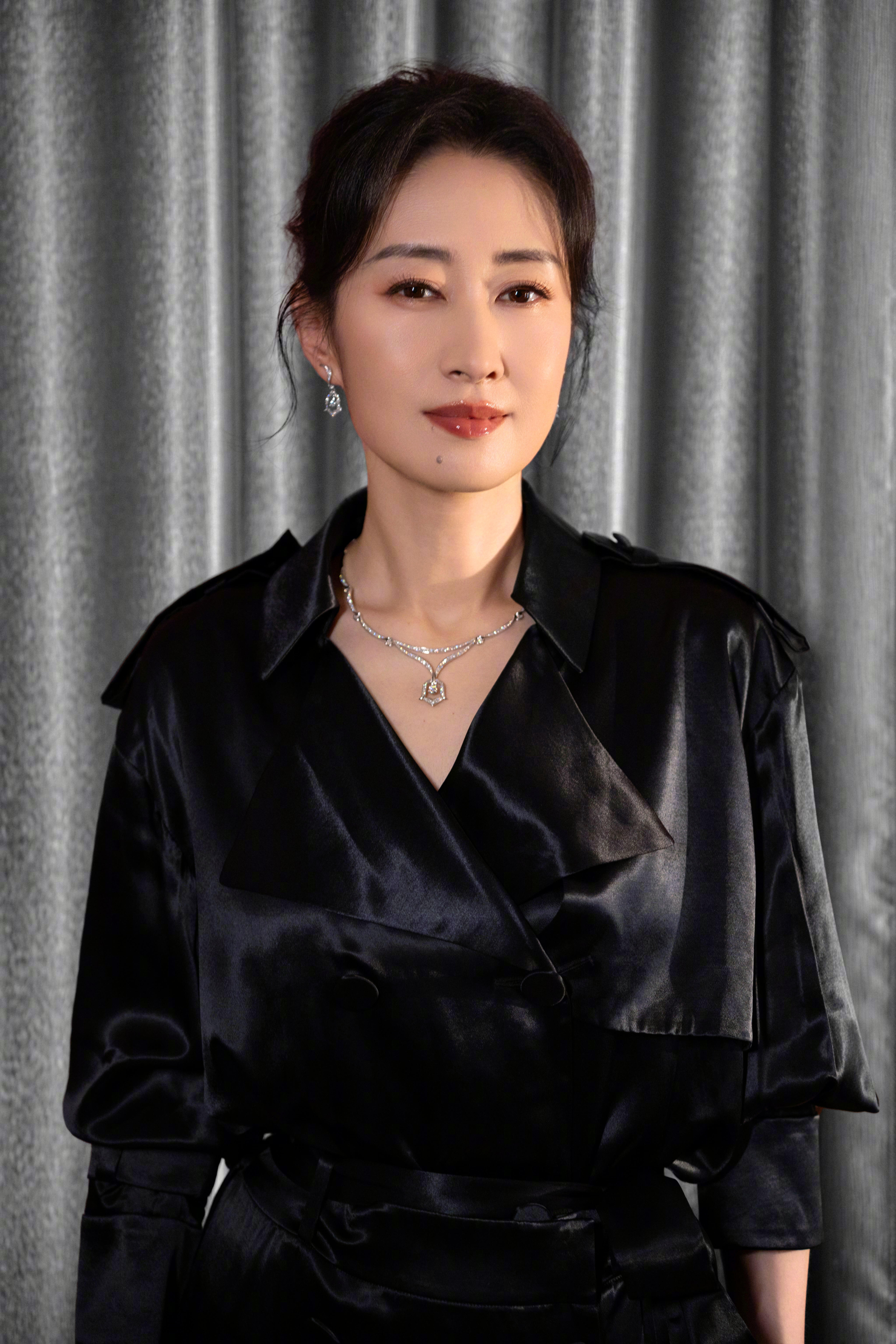 董洁应该给刘敏涛做双红色高跟鞋 这脑洞联动背后全是刀子！文毓秀在苦日子里都没放下