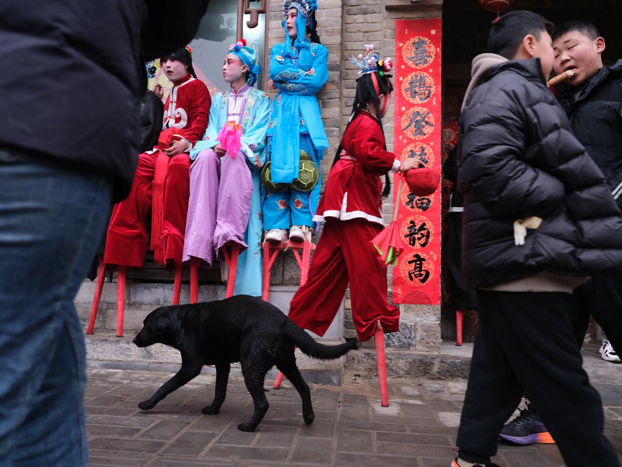 要感受过年的气氛，我的建议是一定要来一趟浚县。今年的庙会让我深刻地记住了黑蛋：一