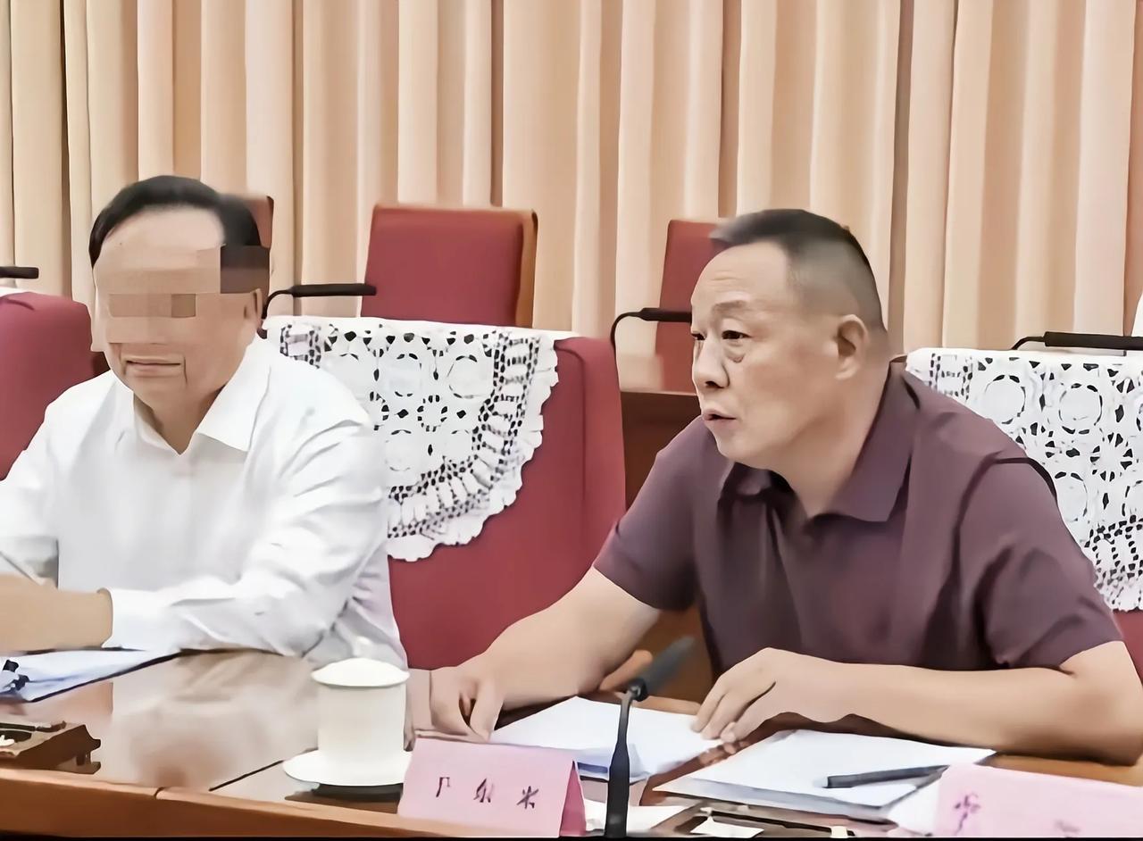 新闻联播感人一幕，于东来北京参加研讨会，面对镜头谈吐从容松弛
新闻联播里有个画面