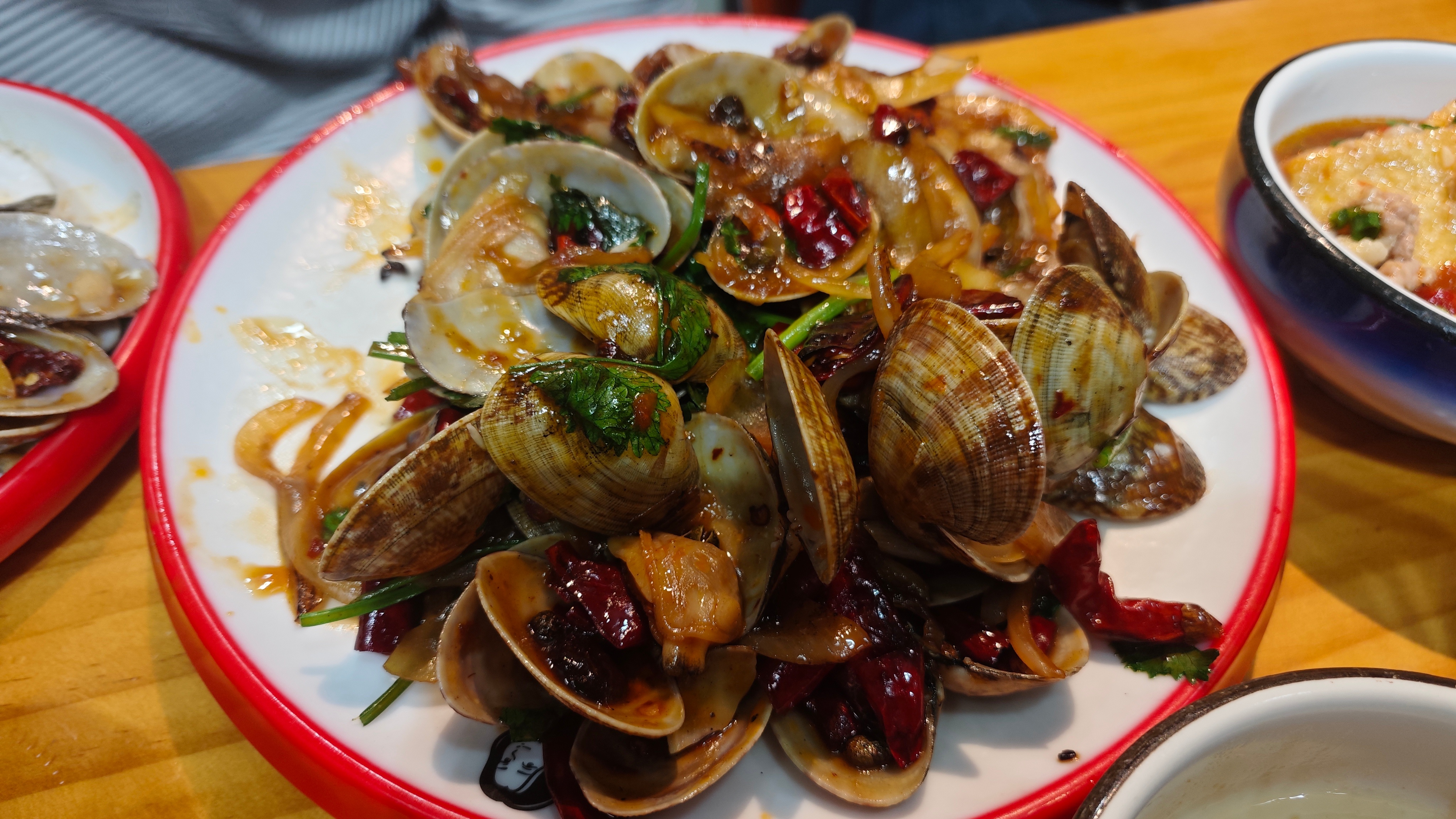 手机先吃