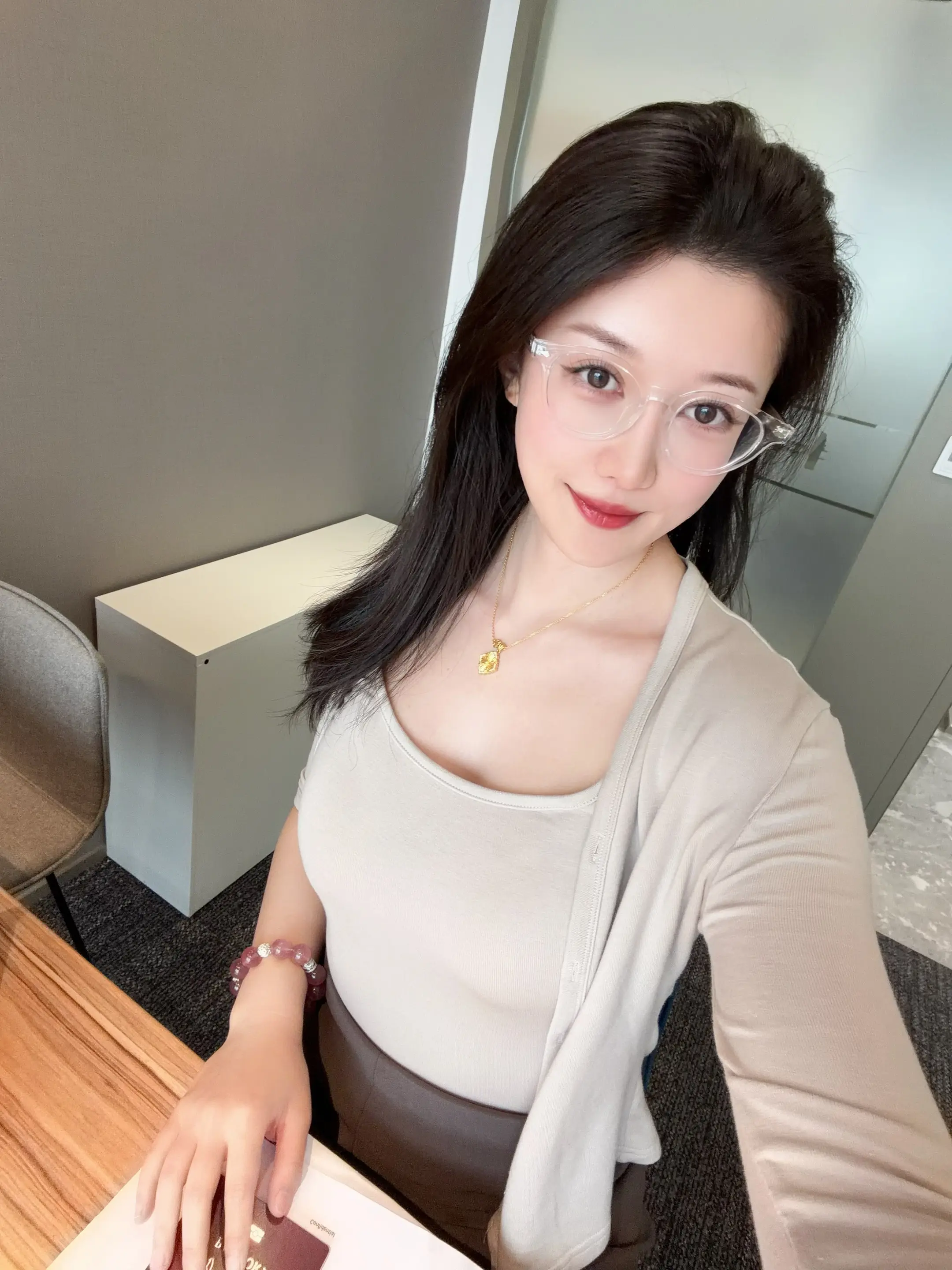吃苦让人充满痕迹和生命的质感。有了一点小成绩就开始满足、享受、摆烂，整...