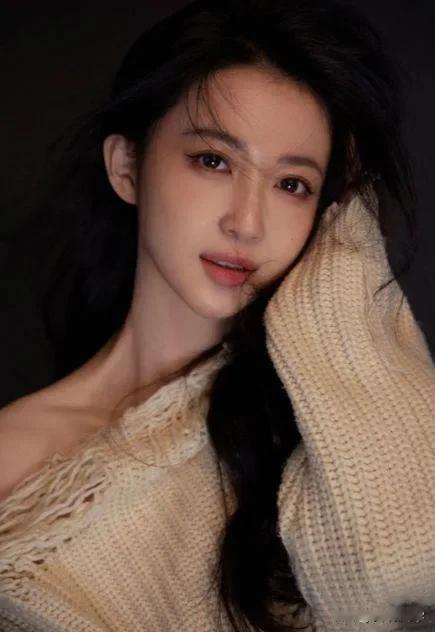 宣云和潘玮柏的恩爱之旅引起了广泛的关注和讨论。他们的婚姻一开始备受质疑，但随着时