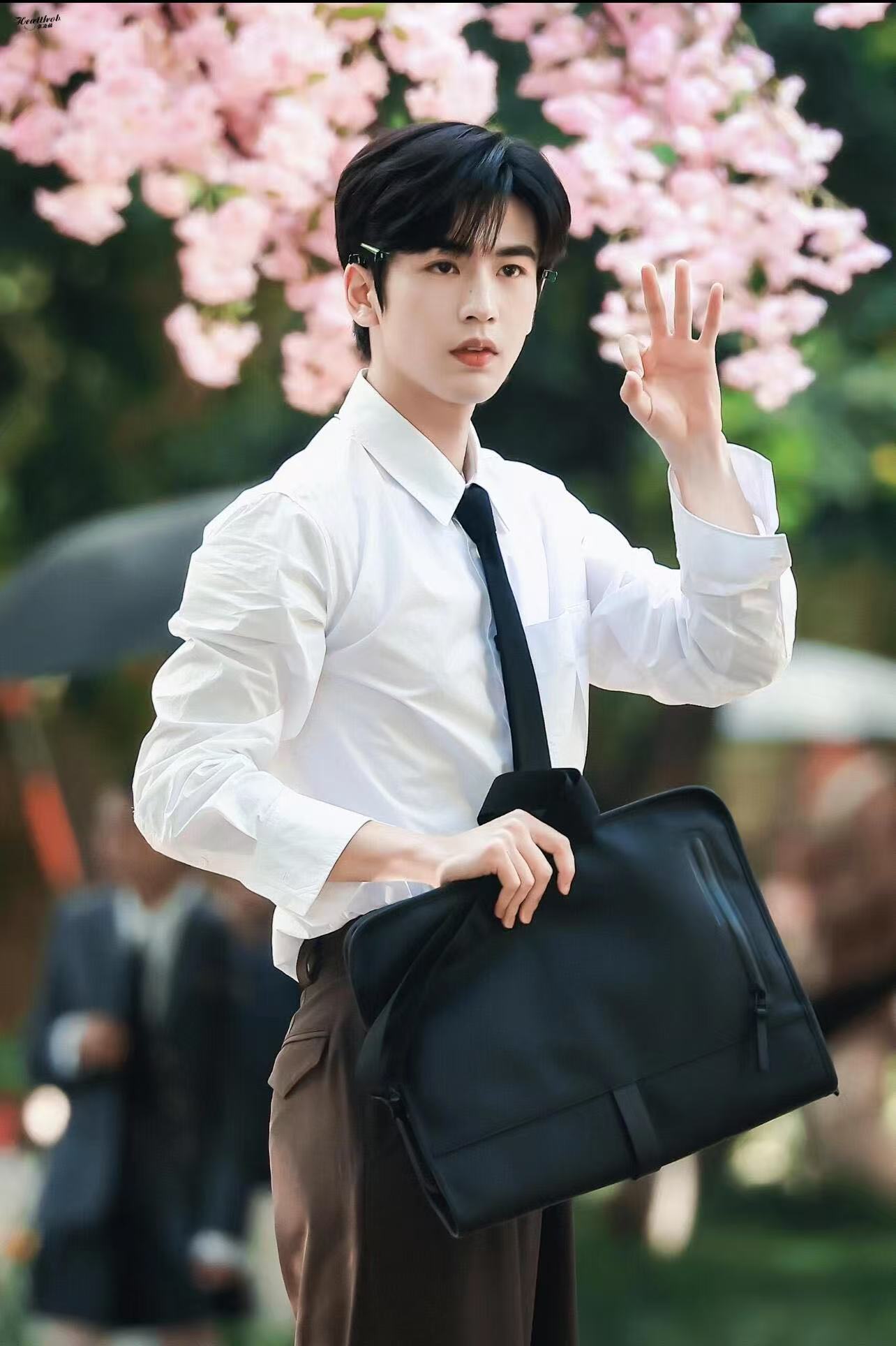 电视剧爱你开播一周年张凌赫何苏叶开播一周年 张凌赫何苏叶开播一周年，电视剧爱你开