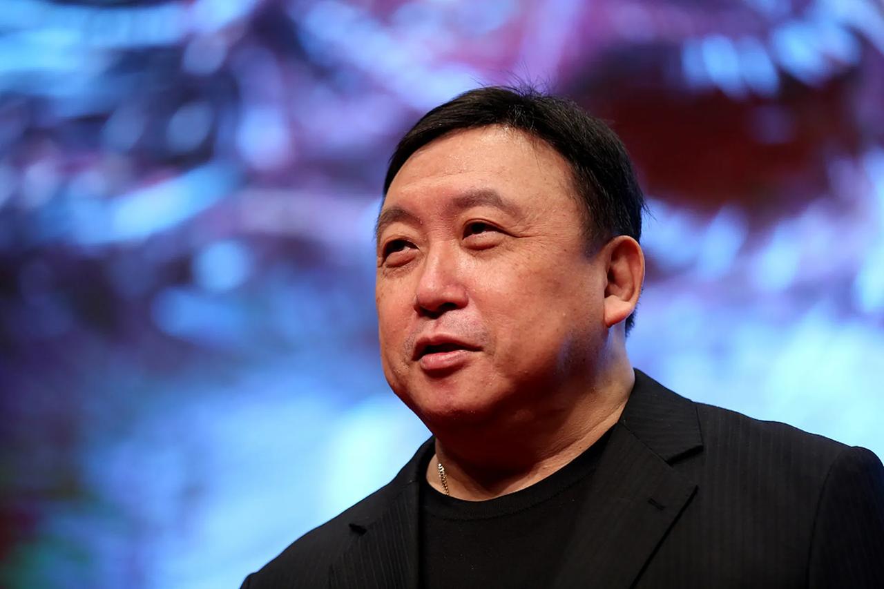 王晶又来给影视圈贡献烂片了，冠上了“纪念金庸先生诞辰100周年”的字眼，翻拍了经