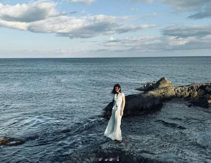 马思纯西西里旅行plog，马思纯十月去了心心念念的西西里，接收小马这份旅行明信片