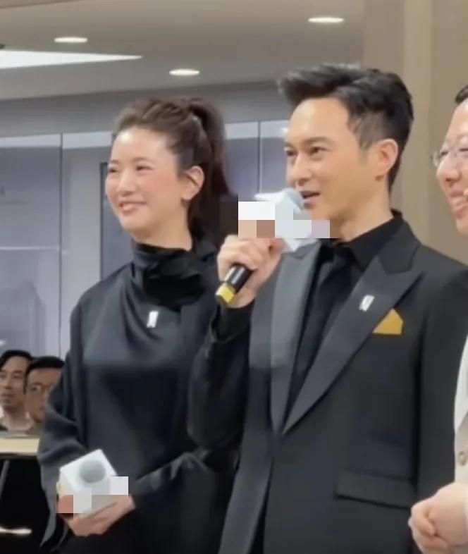 袁咏仪张智霖，最新近况曝光！

4月25日，不仅仅有金靖官宣生子，还有袁咏仪和张