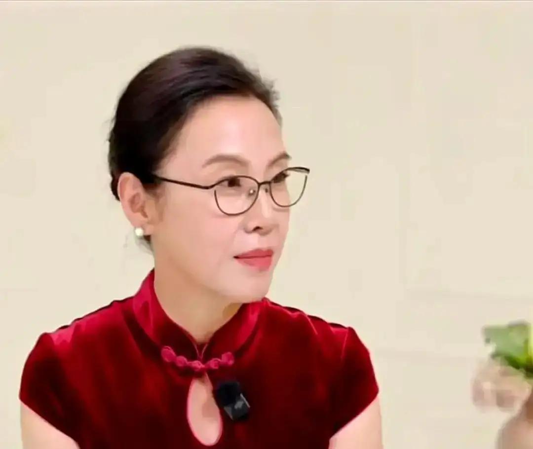 在中国现在有点畸形的婚恋价值观里，就算张丹红的个人履历确实配得上李国庆，但李国庆