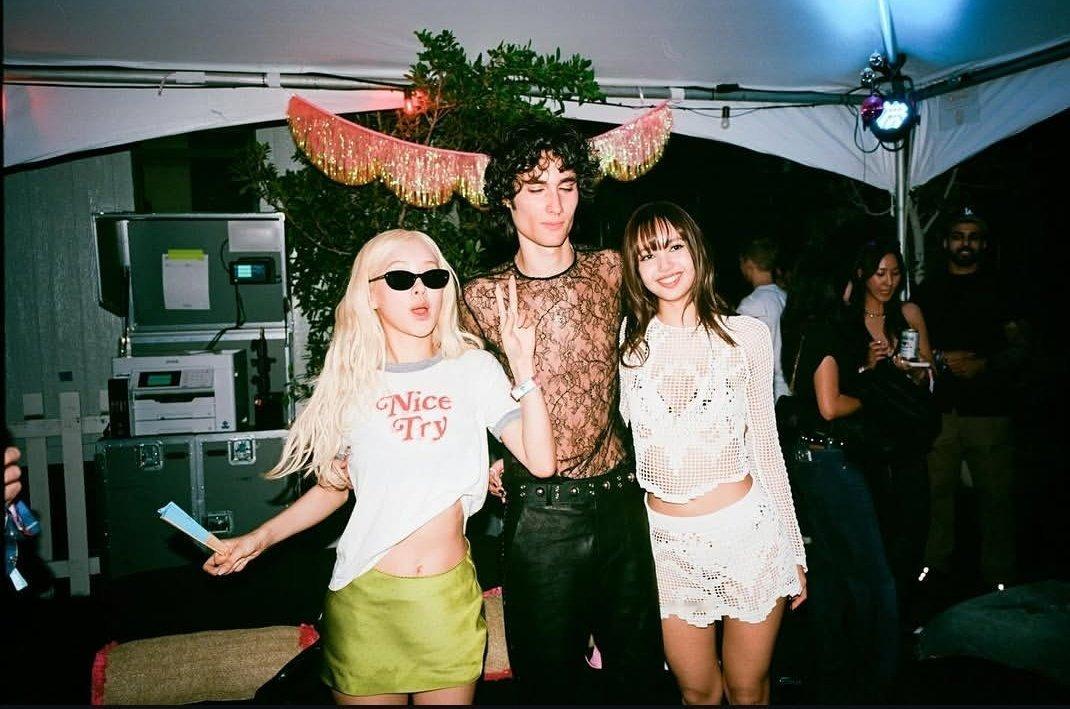 260419 samuelnw更新Rosé科切拉相关图片🏜️太好看了！满满的生