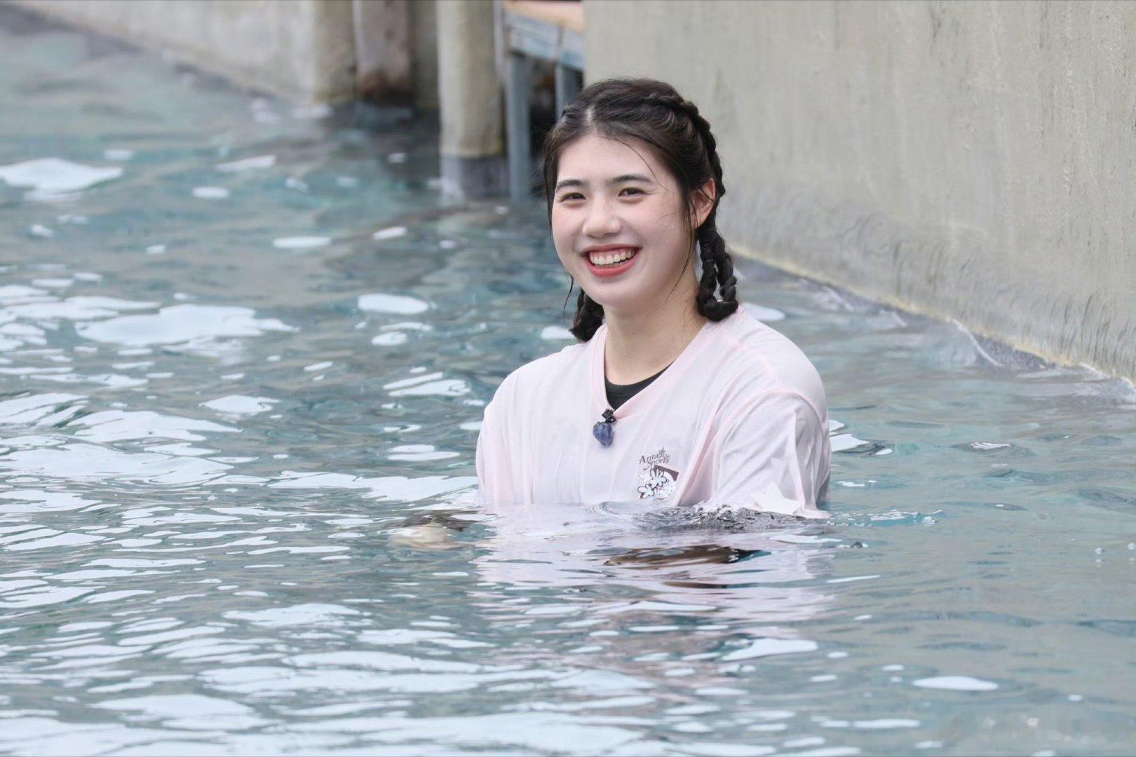 张雨霏五哈合照P上鹿晗雨霏笑起来很美哇 