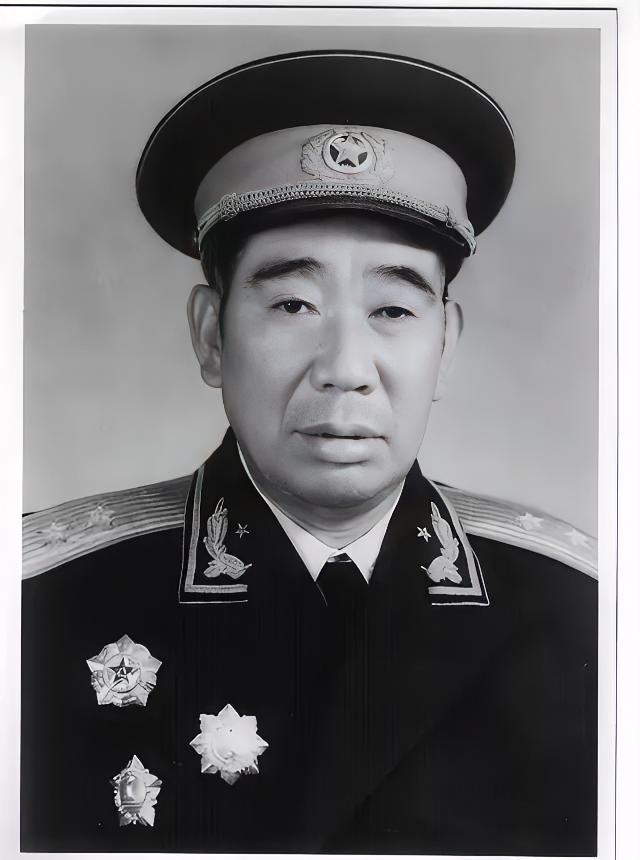 1955年授衔前，杨国夫自己估摸着能评个少将就不错了。可结果一公布，他竟与多位纵