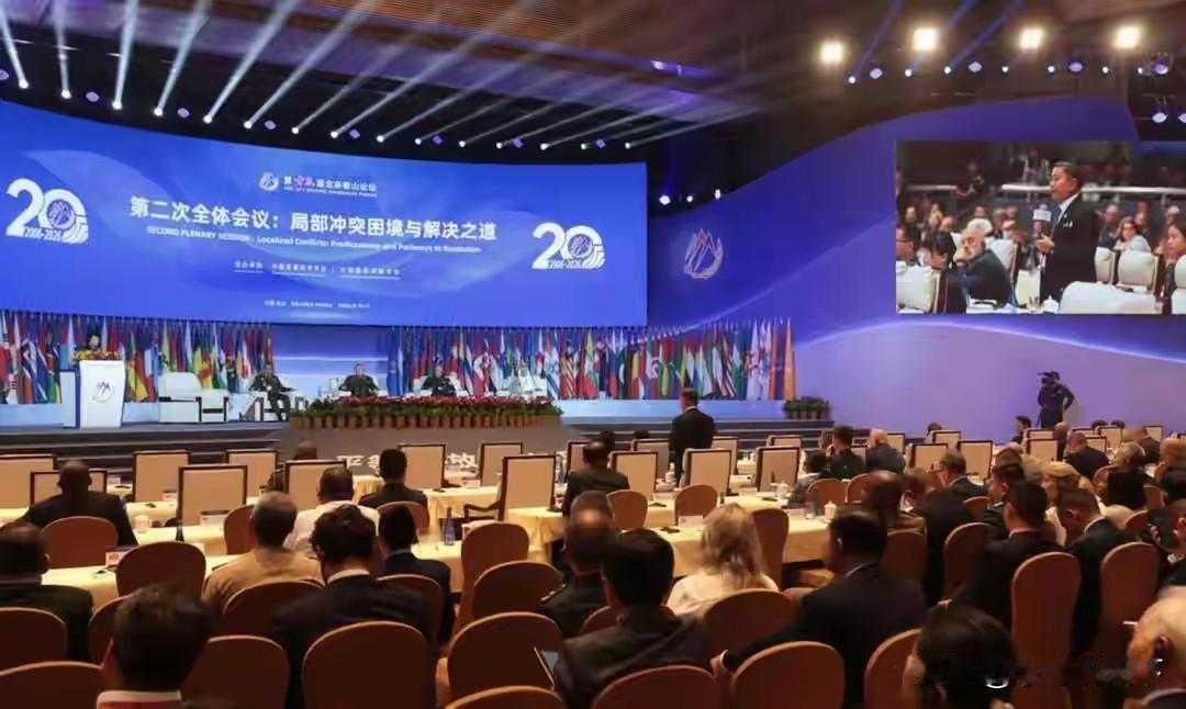 当着100国面！香山论坛沙特亲王和伊朗将领在北京直接杠上了！

三年前在北京握手