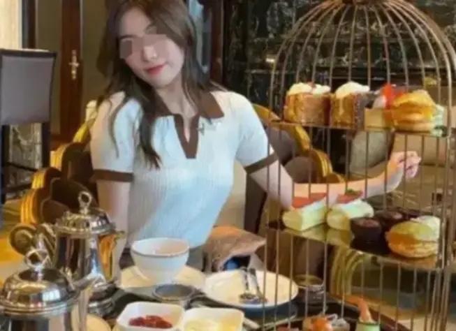 上坑爹坑出新高度！上海一名女子在KTV搞庆生派对，直接开了一瓶49800元的路易