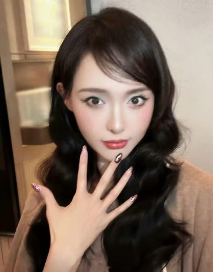 唐嫣秀美甲正确方式学到了 下次我也这样[并不简单] ​​​