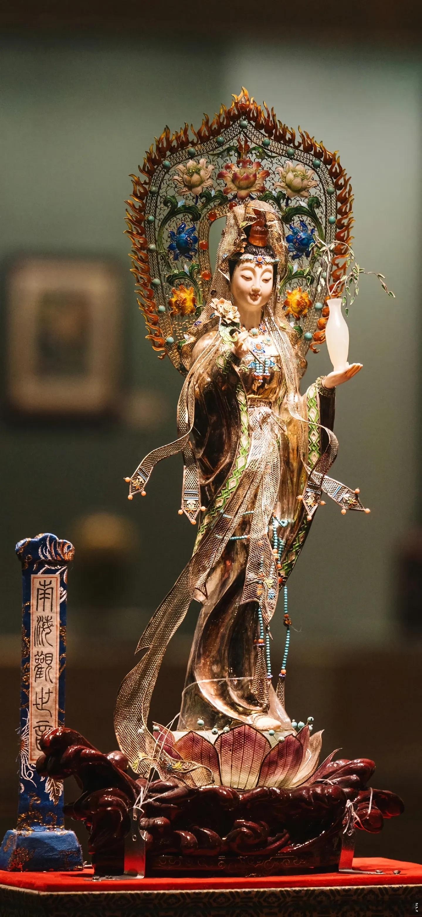 愿我六根常寂静，心如宝月映琉璃。 