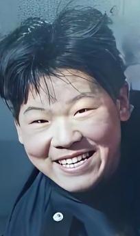 这位没整容，能认出来吗？变化不是很大吧？