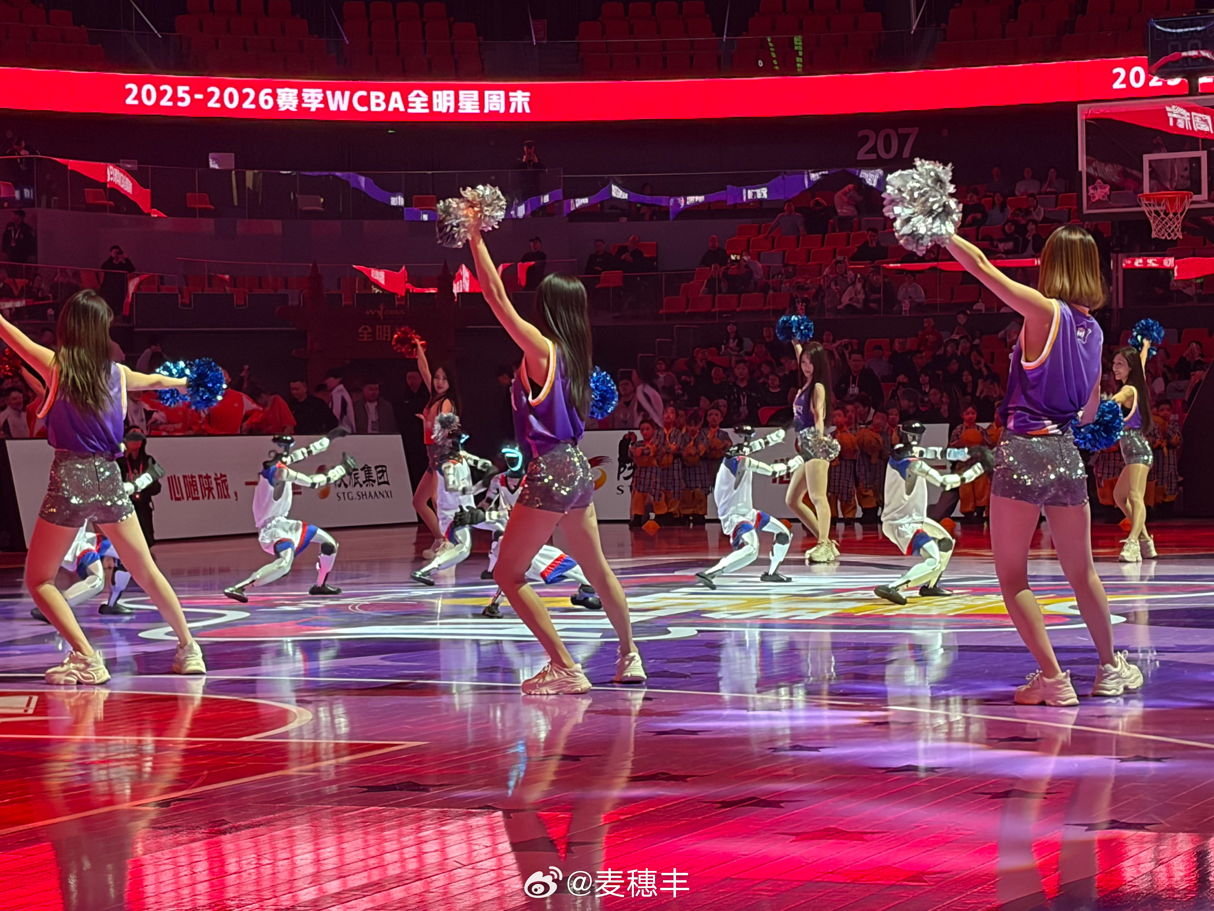 对不起，一下子想到了春晚。wcba全明星周末心潮澎湃小麦出球差 西安·曲江竞技中