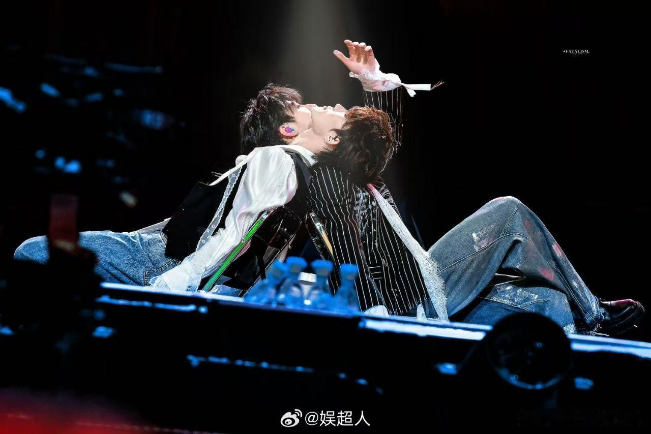 棍铲没有双人舞台朱苏双人舞台遭恶意举报满心期待最终落空，整场演唱会没能等到棍铲双