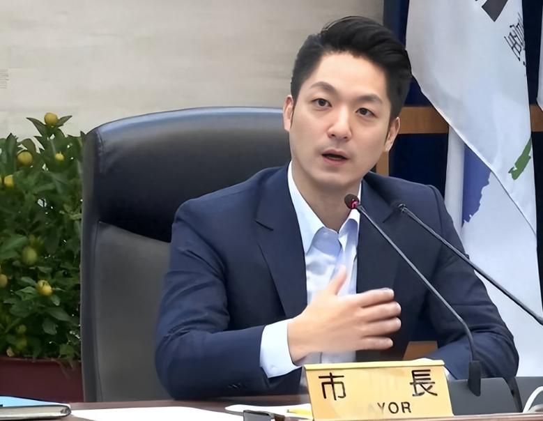 台北市长、蒋介石曾孙蒋万安公开表态，明确表示自己不会参选下一任国民党主席。回顾蒋