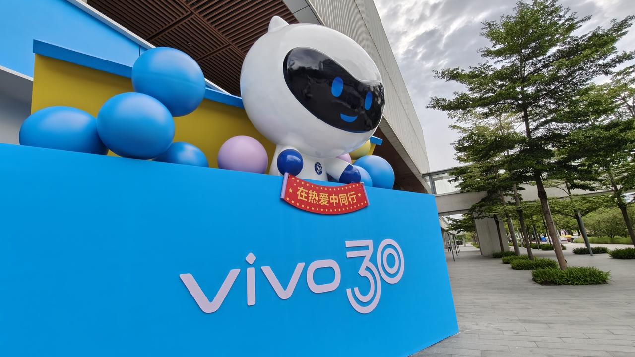 来vivo深圳总部。

看vivo影像作品展，五大主题单元，直观体现vivo在移