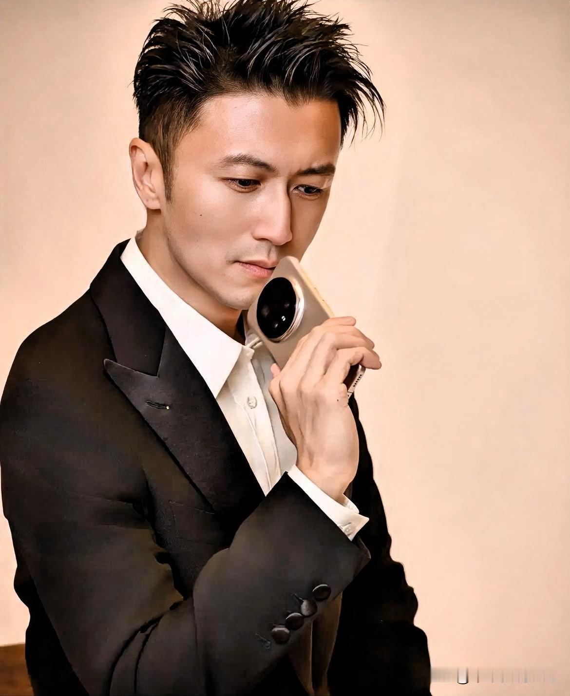 谢霆锋的演艺事业终于有人继承衣钵了！

谢霆锋的徒弟林秋楠南京演唱会暖场嘉宾，舞