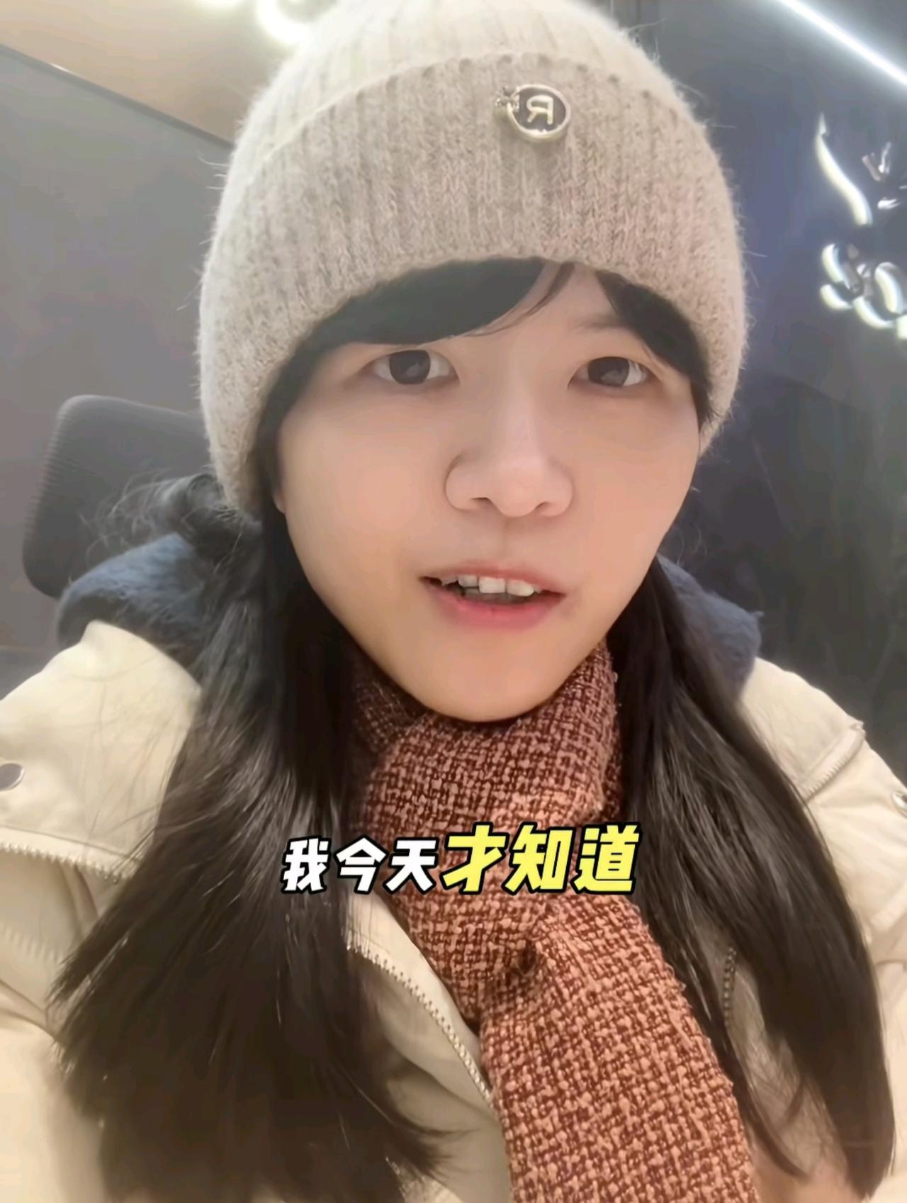 她们的脑子究竟还没有褶皱?她们究竟是啥品种?这么恶毒的称谓我想都想不到