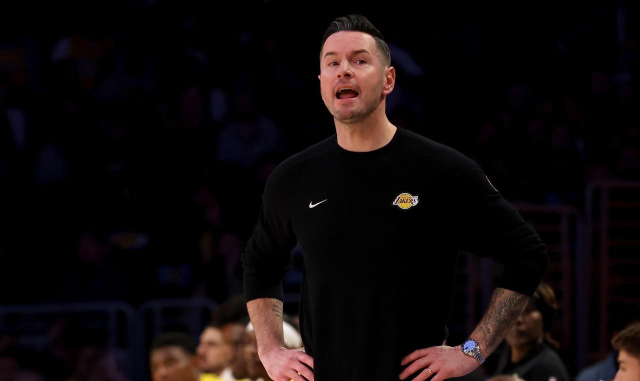 我们大概低估了湖人，高估了火箭。
原本，东契奇和里夫斯伤缺，以为火箭系列赛稳了。