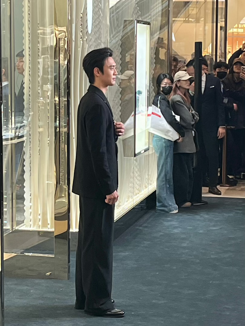 俞飞鸿王天辰同框 破次元同框互动太让人心动了。俞飞鸿的优雅是刻在骨子里的，王天辰