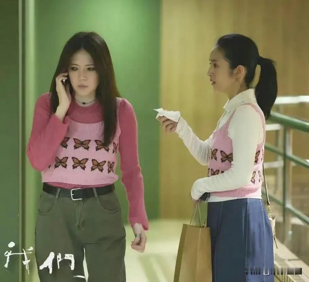 有一说一，Rebecca（许玮宁）这穿搭和简庆芬（林依晨）相比，谁更好看呢？
