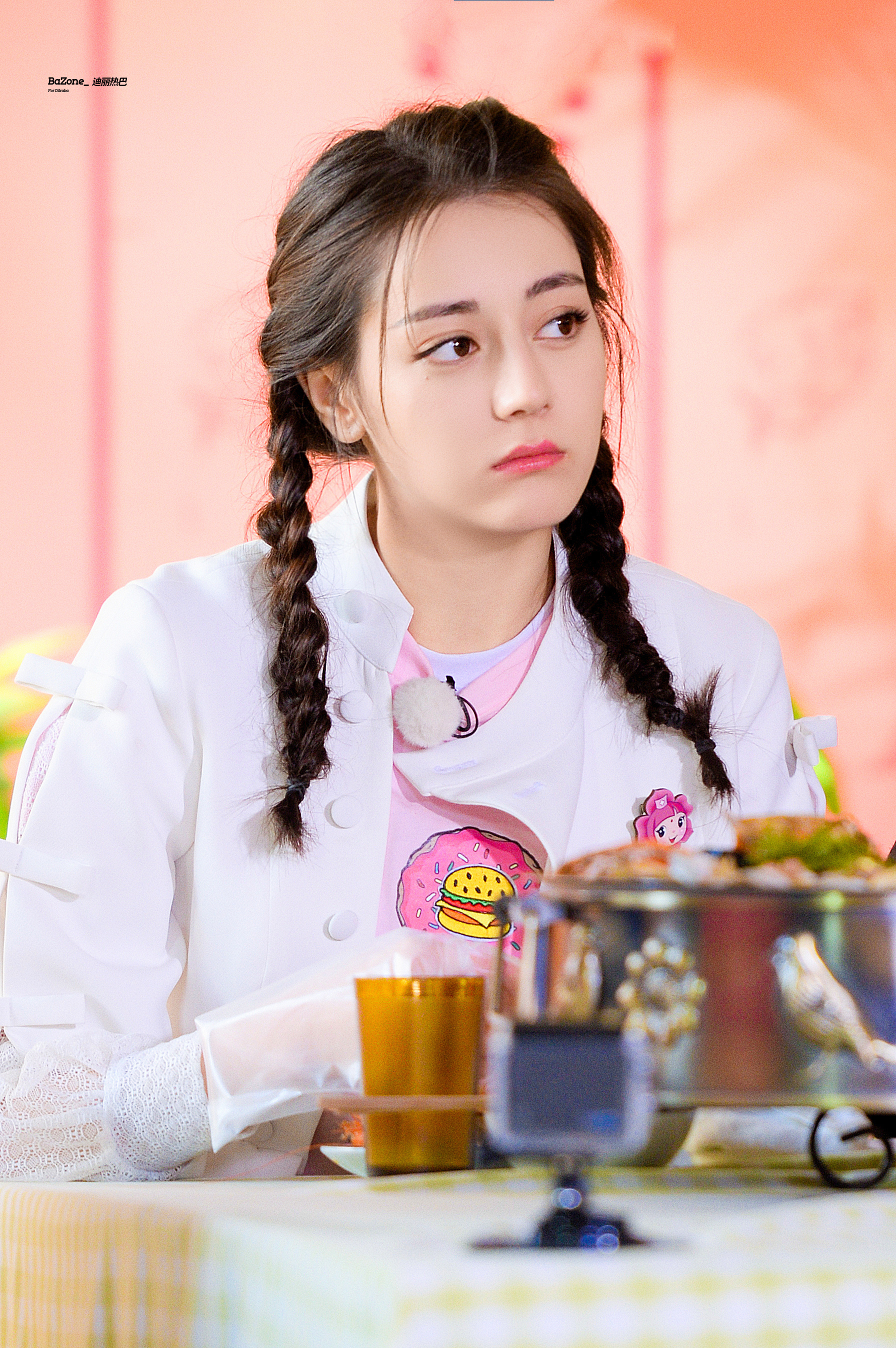 迪丽热巴陈飞宇牵手奔跑迪丽热巴  在复制粘贴的时代，你是手写的诗