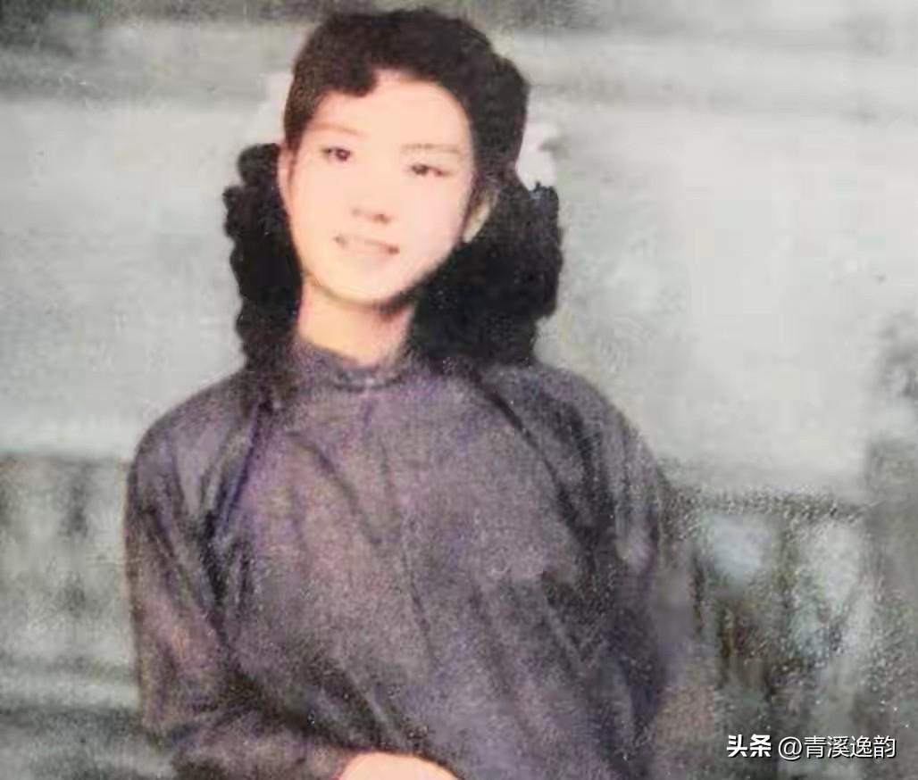 1949年，军统特务毛森抓到了一个交际花小姐，在审讯期间，毛森扒下她的衣服，露出