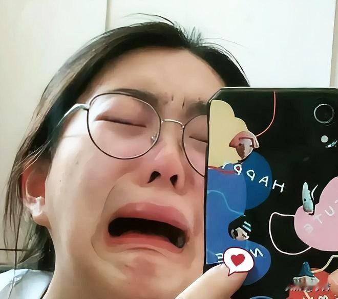 “穷人就不配打游戏吗？”
女大学生王者充贵7
贫困生资格被取消
网上有一名辅导员