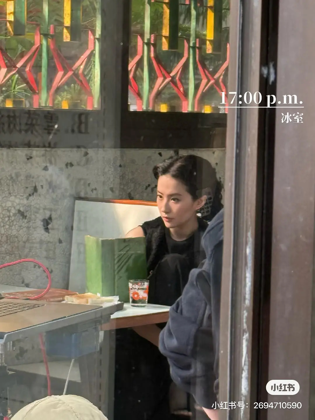 刘亦菲杂志路拍38了还有这个面部紧致度，骨相最严厉的母亲 