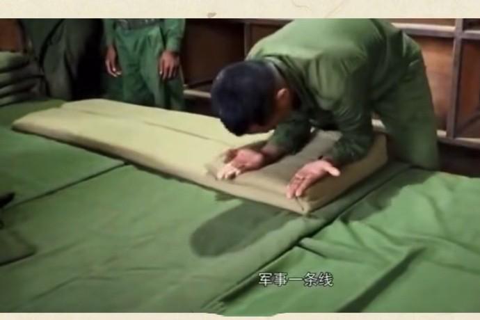 果敢同盟军这个内务瞅着挺眼熟，豆腐块叠被子，还有卫生流动红旗，牙杯整齐码放，倍感