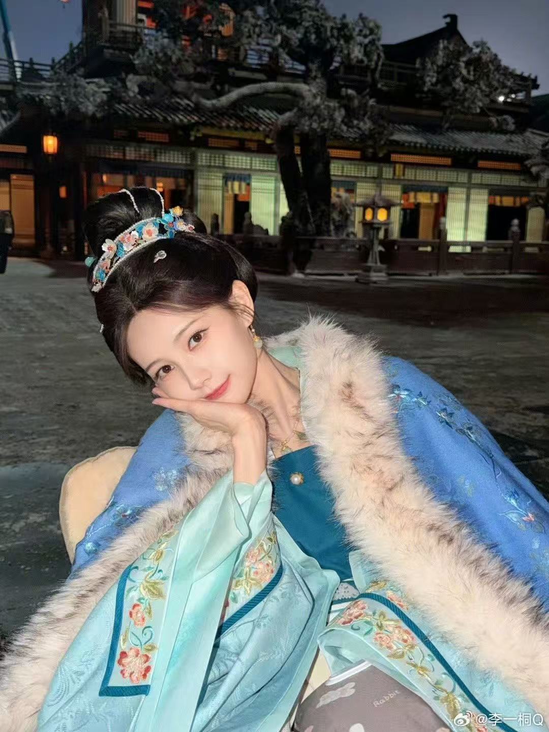 李一桐晒跟雀儿过的第一个元宵节李一桐元宵晒照李一桐晒跟雀儿过的第一个元宵节～期待