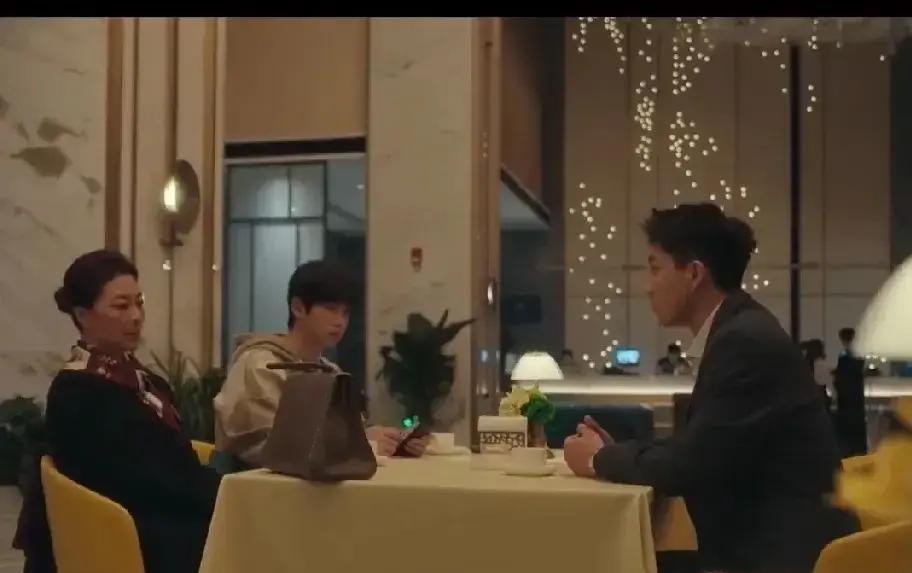 一觉睡醒，全网都知道了
 
昨晚《四喜》大结局上线，凌晨就冲上热搜。剧情来到上海