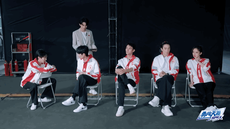#王凯闪躲的样子像极了我打王者#王凯玩游戏时候的闪躲简直笑死我了，这一局游戏下来