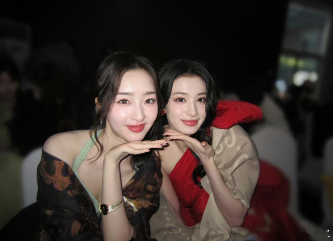 我们邓恩熙宝宝和王楚然认识啦🥺✨ ​​​