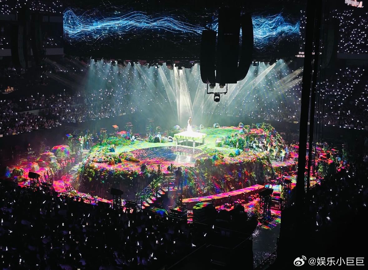 单依纯这是艺术好震撼 循环了一晚上演唱会的现场音频，灵珠降世那段的歌声太有穿透力