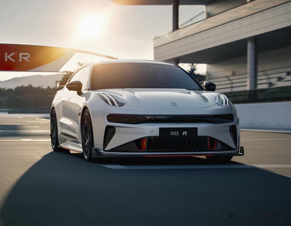 极氪001 FR高性能版正式上市，将于2023年10月在中国开始交付，每月限量生