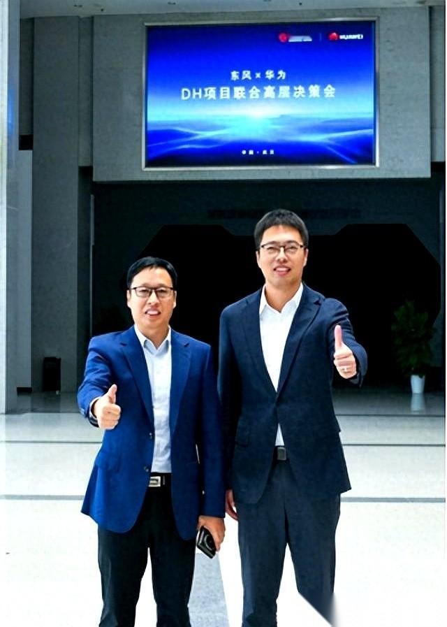 1月深圳牵手，5月技术定情，9月共建实验室，10月就火急火燎地开始全民给“孩子”