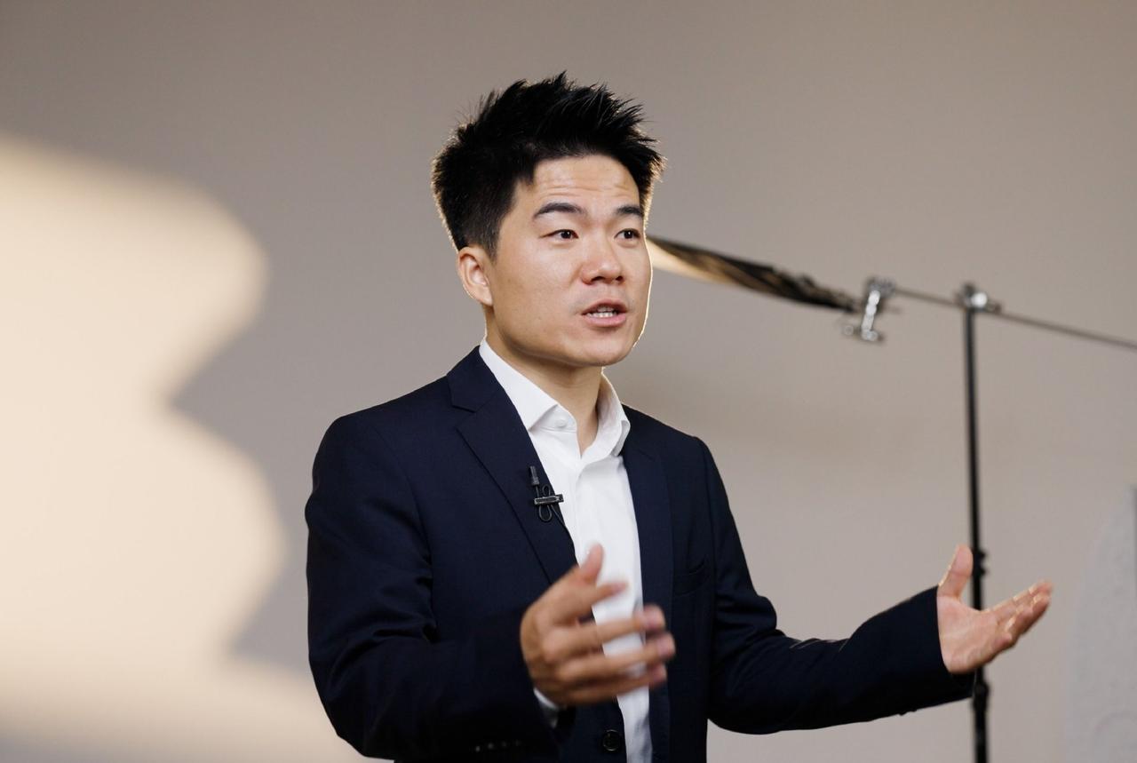 别人疯狂带货，他直接关门：董宇辉的格局装不出来

天天喊着董宇辉挡财路的人，这回