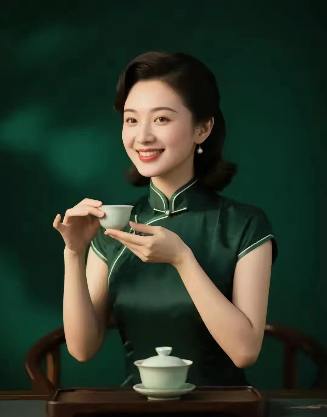 上联：巷中酒洌引知音
下联：牧童遥指杏花村