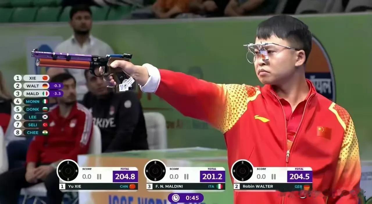 谢瑜真的是赛场上成熟老练，赛场下单纯的像个孩子[大笑]

赛场上超级稳重，不光手