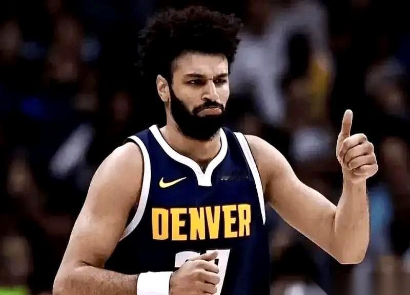 加时赛，约基奇六犯离场。
我当时心一沉，完了，掘金这下真要被掀翻了。主场的哨子也