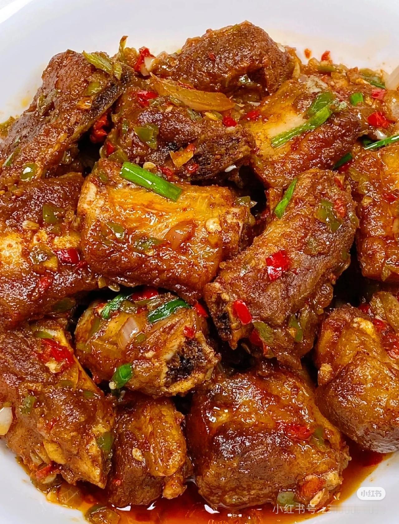 蒜香排骨：一口入魂的香浓滋味，家常也能变大餐！
今天给大家带来一道超级下饭的家常